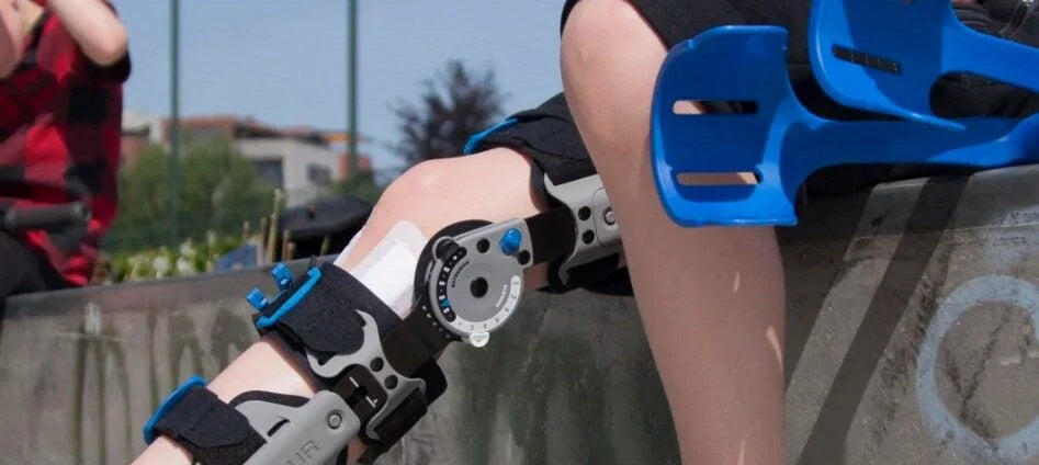 Essential Knee Surgery Recovery Equipment for At-Home Healing